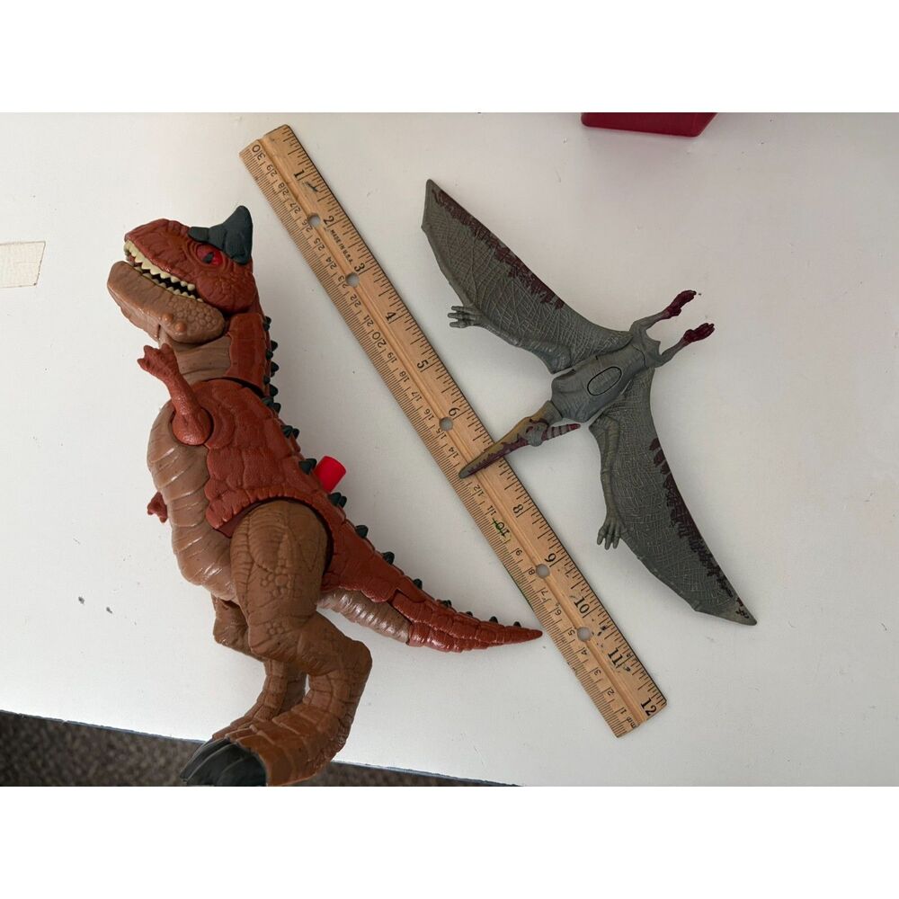 Jurassic world Mattel Carnotauraus and Pteranodon dinosaur fig set